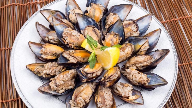 Birleşik Arap Emirlikleri donuk midye dolma بلح البحر المحشو على الطريقة الإماراتية